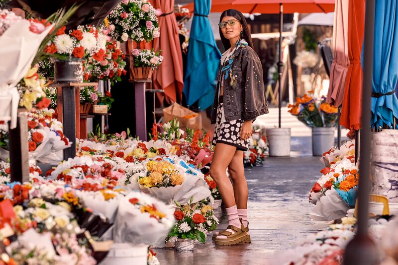 сандали проти босоніжок UGG - фото