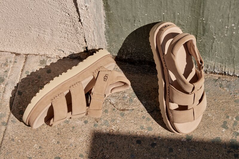 Літні UGG: Ідеальне взуття для міських пригод - фото
